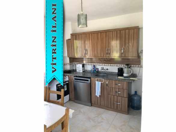 Mert Emlaktan Eşyalı Kiralık Daire Foça Atatürk Mahallesinde 2+1 Ayrı Mutfak Ara Kat Eskifoça