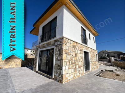 Mert Emlaktan Satılık Villa Foçanın Gelişen Bölgesi Foçaköyde 4+1 Müstakil Havuzlu Merkez