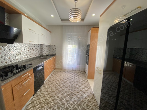 Yüksekalan Mah. Muratpaşa Satılık Daire |  3+1 Oda | 130M2 5.520.000Tl  Krediye Uygun  | 2. Kat | Doğalgaz(Kombi) | 2 Banyo Resim-3
