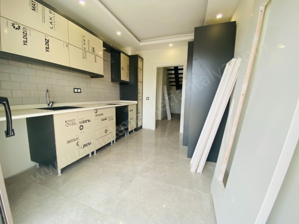 Kızıltoprak Mah. Muratpaşa Satılık Daire |  6+1 Oda | 280M2 9.500.000Tl  Krediye Uygun  | Dubleks | Doğalgaz(Kombi) | 2 Banyo Resim-3