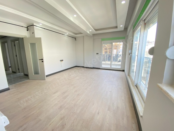 Üçgen Mah. Muratpaşa Satılık Daire |  3+1 Oda | 120M2 7.100.000Tl  Krediye Uygun  | 3. Kat | Doğalgaz(Kombi) | 1 Banyo Resim-3