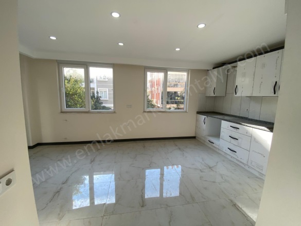 Etiler Mah. Muratpaşa Satılık Daire |  2+1 Oda | 75M2 4.750.000Tl  Krediye Uygun  | 2. Kat | Klima | 1 Banyo Resim-3