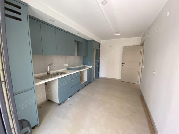 Kızıltoprak Mah. Muratpaşa Satılık Daire |  3+1 Oda | 145M2 6.750.000Tl  Krediye Uygun  | 3. Kat | Doğalgaz(Kombi) | 1 Banyo Resim-4