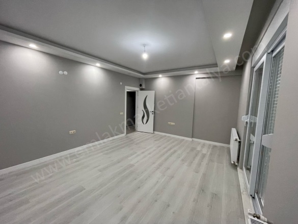 Bahçeyaka Mah. Döşemealtı Satılık Daire |  3+1 Oda | 135M2 5.300.000Tl  Krediye Uygun  | Yüksek Giriş | Doğalgaz(Kombi) | 2 Banyo Resim-2