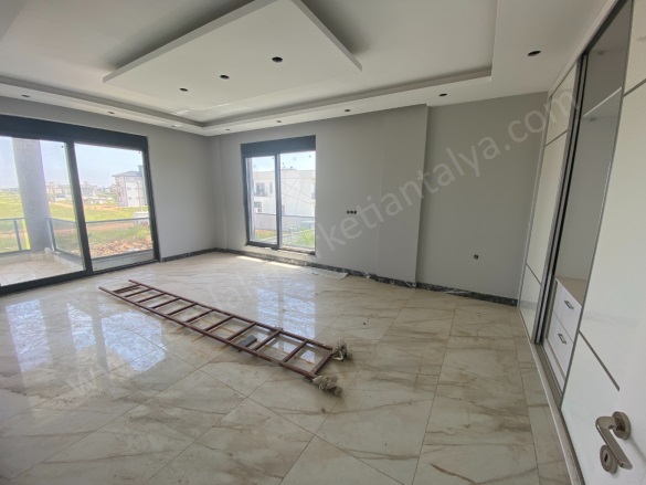 Altınkale Mah. Döşemealtı Satılık Villa |  5+1 Oda | 350M2 19.000.000Tl  Krediye Uygun  | Dubleks | Klima | 3 Banyo Resim-2