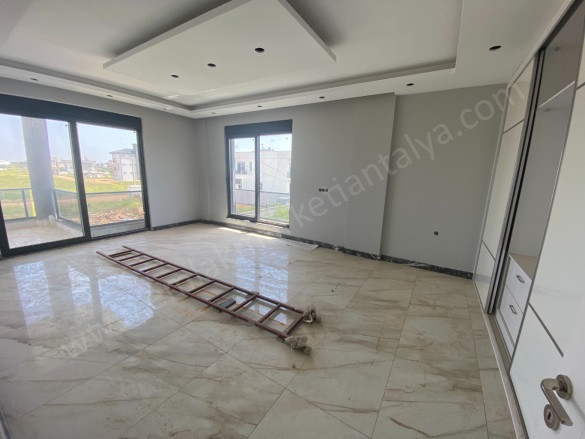 Altınkale Mah. Döşemealtı Satılık Villa |  5+1 Oda | 350M2 19.000.000Tl  Krediye Uygun  | Dubleks | Klima | 3 Banyo Resim-3