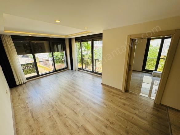 Meydankavağı Mah. Muratpaşa Satılık Daire |  2+1 Oda | 95M2 9.100.000Tl  Krediye Uygun  | 2. Kat | Doğalgaz(Kombi) | 1 Banyo Resim-3