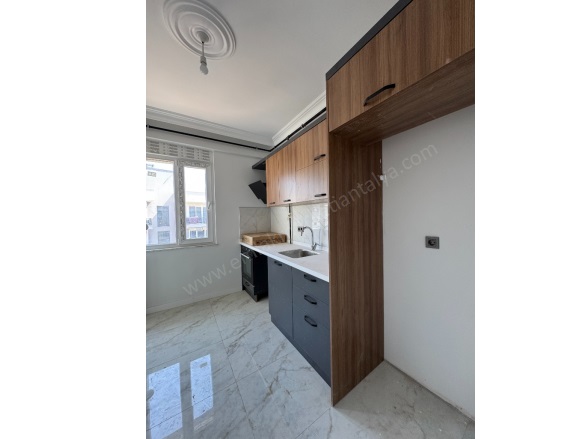 Kızıltoprak Mah. Muratpaşa Satılık Daire |  2+1 Oda | 105M2 6.950.000Tl  Krediye Uygun  | 4. Kat | Doğalgaz(Kombi) | 1 Banyo Resim-3