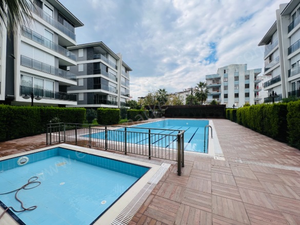 Meydankavağı Mah. Muratpaşa Satılık Daire |  3+1 Oda | 155M2 11.900.000Tl  Krediye Uygun  | 2. Kat | Doğalgaz(Kombi) | 2 Banyo Resim-2