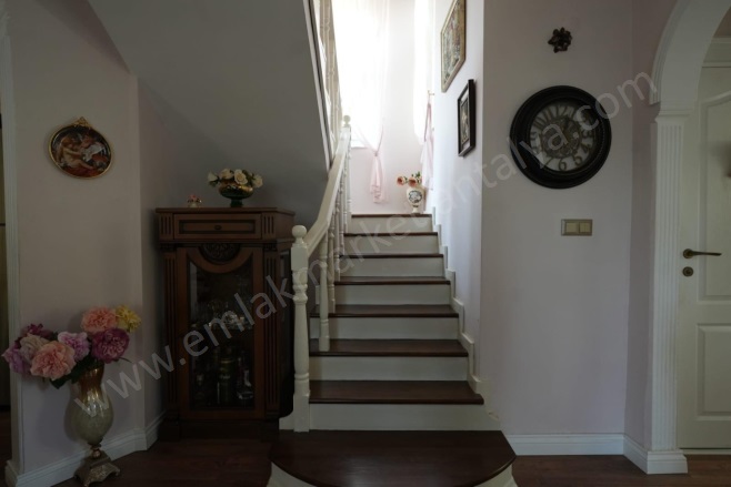 Geyikbayırı Mah. Konyaaltı Satılık Villa |  3+1 Oda | 240M2 13.540.000Tl  Krediye Uygun  | Villa | Kat Kaloriferi | 1 Banyo Resim-3