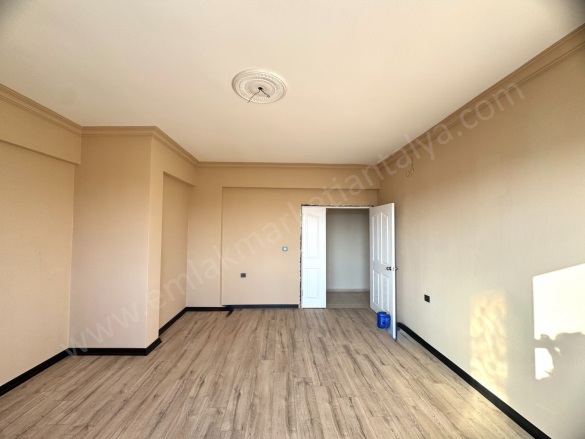 Sedir Mah. Muratpaşa Satılık Daire |  3+1 Oda | 135M2 4.650.000Tl  Krediye Uygun  | 2. Kat | Doğalgaz(Kombi) | 1 Banyo Resim-1