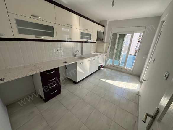 Kızıltoprak Tramvay Yakını Arakat Çok Geniş 3+1 Satılık Daire Muratpaşa Mah
