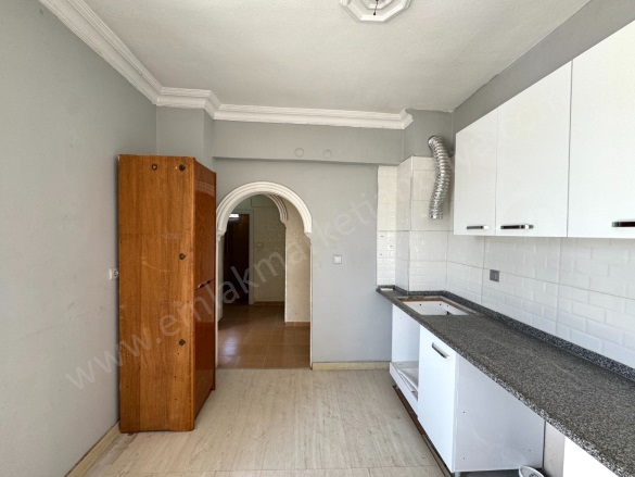 Cumhuriyet Mah. Muratpaşa Satılık Daire |  3+1 Oda | 135M2 4.500.000Tl  Krediye Uygun  | 2. Kat | Klima | 1 Banyo Resim-3