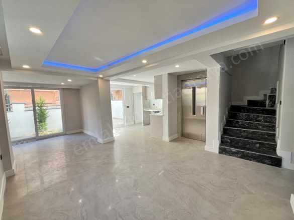 Asansörlü Tripleks 9+1 Bahçe Kullanımlı 8+ Satılık Villa Muratpaşa Güzeloba Mah