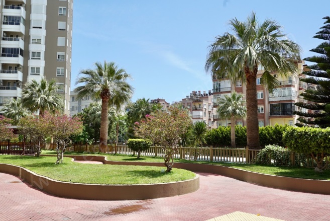 Meydankavağı Mah. Muratpaşa Satılık Daire |  3+1 Oda | 170M2 13.500.000Tl  Krediye Uygun  | 3. Kat | Doğalgaz(Kombi) | 2 Banyo Resim-2