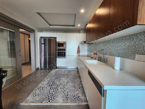 Larada Havuzlu Sitede Geniş Lüks Katta 3+1 Satılık Daire Muratpaşa Çağlayan Mah