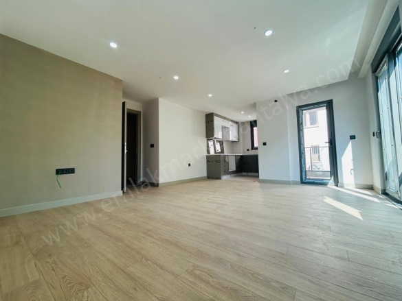 Varlık Mah. Muratpaşa Satılık Daire |  2+1 Oda | 100M2 10.000.000Tl  Krediye Uygun  | 2. Kat | Doğalgaz(Kombi) | 1 Banyo Resim-2