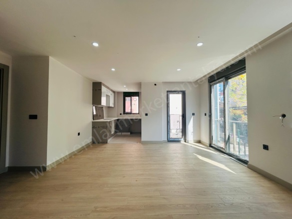 Varlık Mah. Muratpaşa Satılık Daire |  2+1 Oda | 100M2 9.000.000Tl  Krediye Uygun  | 2. Kat | Doğalgaz(Kombi) | 1 Banyo Resim-4