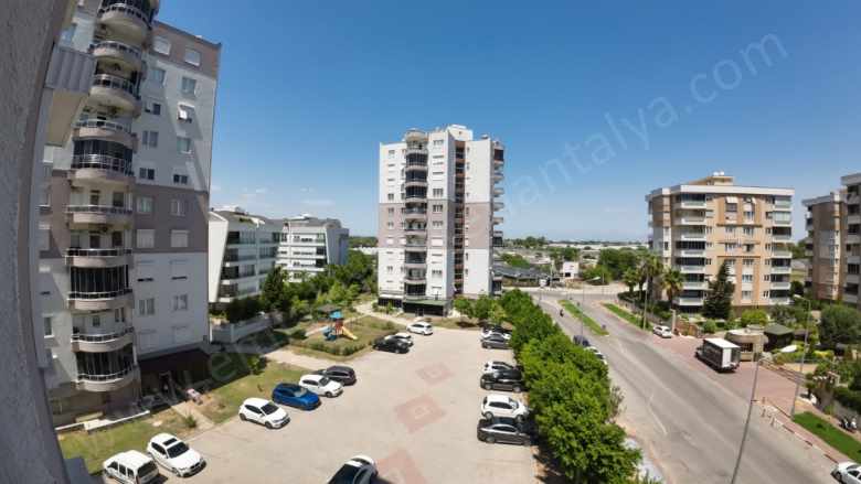 Manzaralı Site içinde Doğalgazlı Güvenlikli Havuzlu Otoparklı Ayrı Mutfaklı 2+1 Satılık Daire Muratpaşa Güzeloluk Mah
