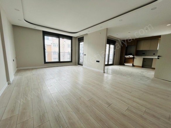 Varlık Mah. Muratpaşa Satılık Daire |  5+1 Oda | 280M2 13.000.000Tl  Krediye Uygun  | Çatı Dubleksi | Doğalgaz(Kombi) | 3 Banyo Resim-1