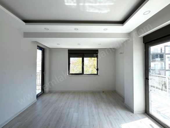 Güvenlik Mah. Muratpaşa Satılık Daire |  2+1 Oda | 98M2 5.750.000Tl  Krediye Uygun  | 1. Kat | Doğalgaz(Kombi) | 1 Banyo Resim-4