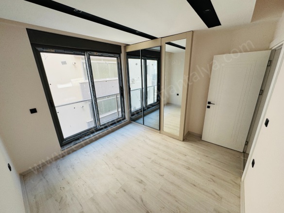 Meydankavağı Mah. Muratpaşa Satılık Daire |  3+1 Oda | 140M2 9.600.000Tl  Krediye Uygun  | 1. Kat | Doğalgaz(Kombi) | 2 Banyo Resim-2