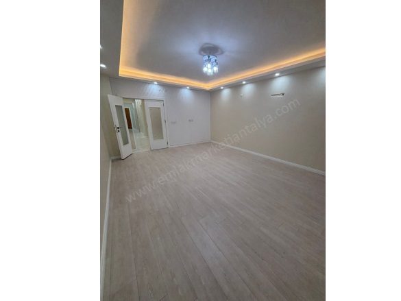 Yeşilbahçe Mah. Muratpaşa Satılık Daire |  3+1 Oda | 180M2 9.250.000Tl  Krediye Uygun  | 2. Kat | Doğalgaz(Kombi) | 1 Banyo Resim-3