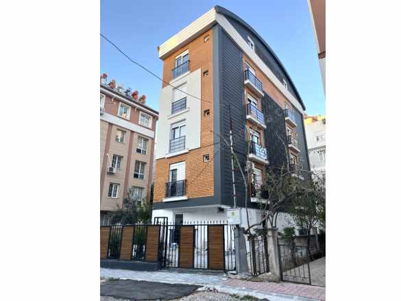 Gebizli Mahallesinde Geniş Kullanışlı 1+1 Arakat Satılık Daire Fırsat Muratpaşa