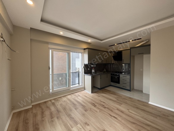 Kızıltoprak Mah. Muratpaşa Kiralık Daire |  2+1 Oda | 94M2 Aylık 28.000Tl | 2. Kat | Klima | 1 Banyo Resim-3