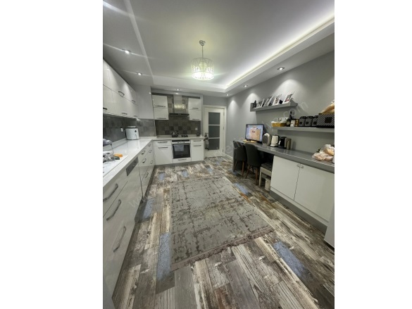 Meydan Mah. Kumluca Satılık Daire |  3+1 Oda | 180M2 11.250.000Tl  Krediye Uygun  | 4. Kat | Klima | 2 Banyo Resim-1