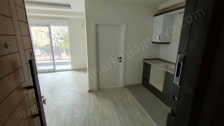 Cumhuriyet Mah. Muratpaşa Satılık Daire |  2+1 Oda | 80M2 4.680.000Tl  Krediye Uygun  | 1. Kat | Klima | 1 Banyo Resim-3
