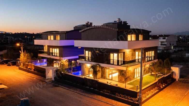 Lara Güzelobada Sahile Yakın Full Donanımlı 5+1 Lüks Satılık Villa Muratpaşa Güzeloba Mah
