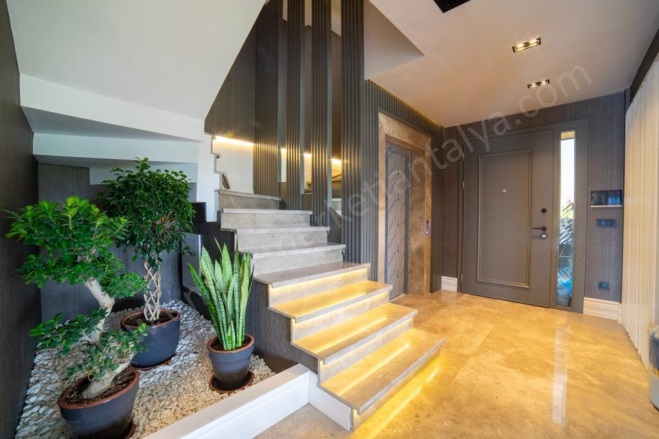 Güzeloba Mah. Muratpaşa Satılık Villa |  5+1 Oda | 360M2 47.500.000Tl  Krediye Uygun  | Tripleks | Doğalgaz(Kombi) | 4 Banyo Resim-4