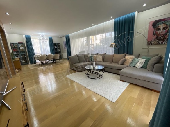 Uluç Mah. Konyaaltı Satılık Daire |  3+1 Oda | 220M2 27.750.000Tl  Krediye Uygun  | 1. Kat | Doğalgaz(Kombi) | 2 Banyo Resim-2