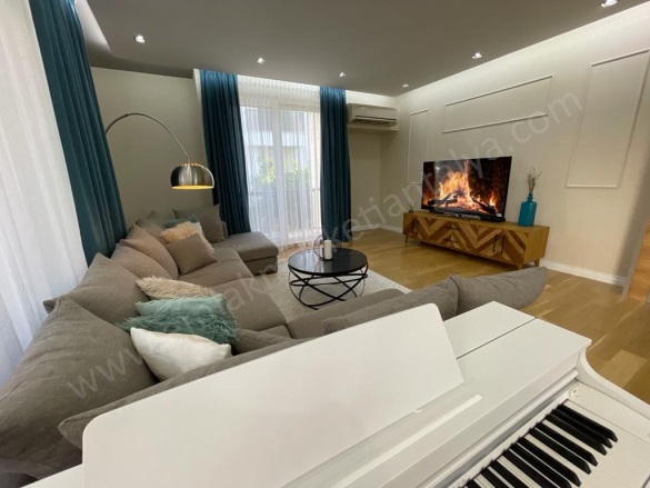 Uluç Mah. Konyaaltı Satılık Daire |  3+1 Oda | 220M2 27.750.000Tl  Krediye Uygun  | 1. Kat | Doğalgaz(Kombi) | 2 Banyo Resim-3