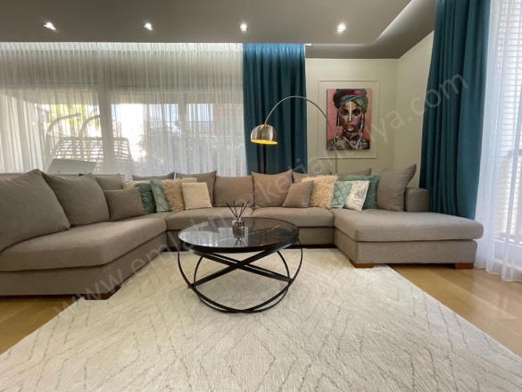 Uluç Mah. Konyaaltı Satılık Daire |  3+1 Oda | 220M2 27.750.000Tl  Krediye Uygun  | 1. Kat | Doğalgaz(Kombi) | 2 Banyo Resim-4