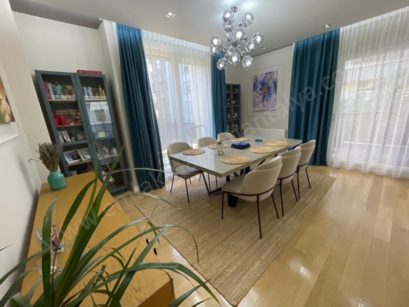 Uluç Mah. Konyaaltı Satılık Daire |  3+1 Oda | 220M2 27.750.000Tl  Krediye Uygun  | 1. Kat | Doğalgaz(Kombi) | 2 Banyo Resim-5