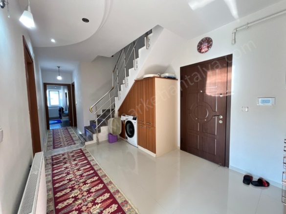 Liman Mah. Konyaaltı Satılık Daire |  6+1 Oda | 300M2 13.500.000Tl  Krediye Uygun  | 3. Kat | Doğalgaz(Kombi) | 2 Banyo Resim-3