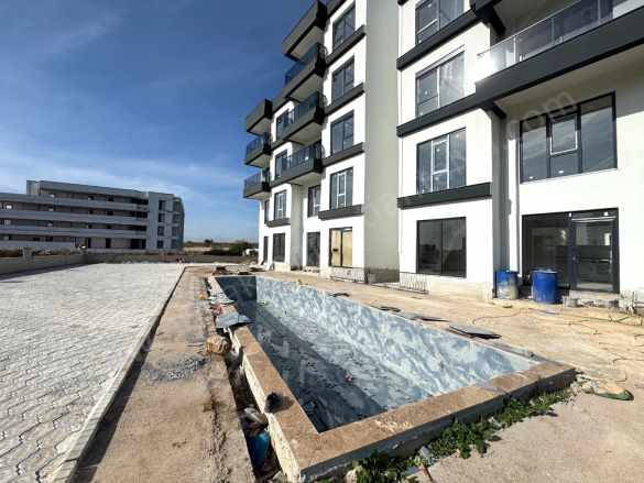 Altıntaşta Havuzlu 3+1 Satılık Daire Bahçe Dubleksi Aksu Altıntaş Mah