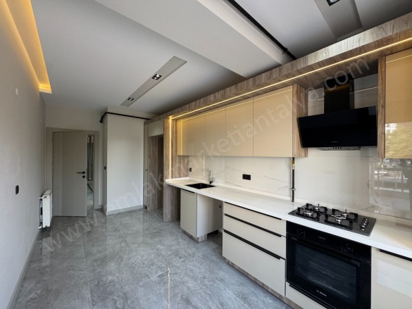 Zerdalilik Mah. Muratpaşa Satılık Daire |  3+1 Oda | 138M2 12.500.000Tl  Krediye Uygun  | 1. Kat | Doğalgaz(Kombi) | 2 Banyo Resim-3