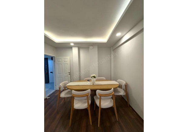 Kışla Mah. Muratpaşa Satılık Daire |  2+1 Oda | 135M2 6.750.000Tl  Krediye Uygun  | 2. Kat | Klima | 1 Banyo Resim-3