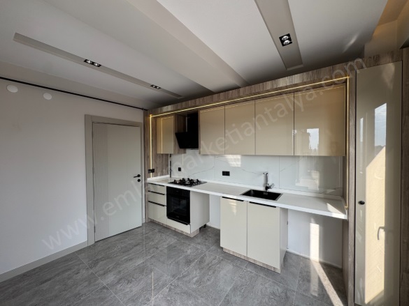 Zerdalilik Mah. Muratpaşa Satılık Daire |  3+1 Oda | 180M2 15.000.000Tl  Krediye Uygun  | Çatı Dubleksi | Doğalgaz(Kombi) | 2 Banyo Resim-1