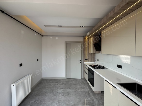 Zerdalilik Mah. Muratpaşa Satılık Daire |  3+1 Oda | 180M2 15.000.000Tl  Krediye Uygun  | Çatı Dubleksi | Doğalgaz(Kombi) | 2 Banyo Resim-4