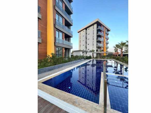 Göksuda Havuzlu Sitede Akıllı Ev Sistemli Geniş 1+1 Arakat Satılık Daire Kepez Göksu Mah