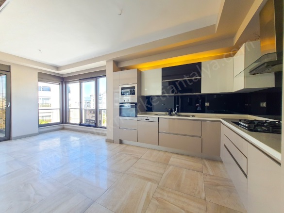 Uncalı Mah. Konyaaltı Satılık Daire |  3+1 Oda | 170M2 20.800.000Tl  Krediye Uygun  | 3. Kat | Doğalgaz(Kombi) | 2 Banyo Resim-5