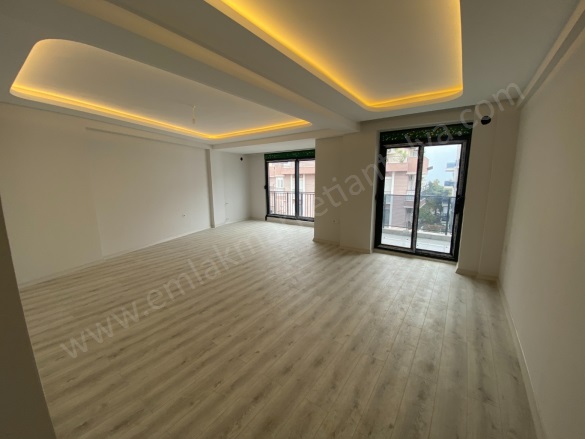 Deniz Mah. Muratpaşa Satılık Daire |  3+1 Oda | 200M2 16.000.000Tl  Krediye Uygun  | Çatı Dubleksi | Doğalgaz(Kombi) | 2 Banyo Resim-1