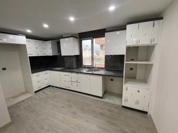 Deniz Mah. Muratpaşa Satılık Daire |  3+1 Oda | 180M2 12.000.000Tl  Krediye Uygun  | Çatı Dubleksi | Doğalgaz(Kombi) | 2 Banyo Resim-3