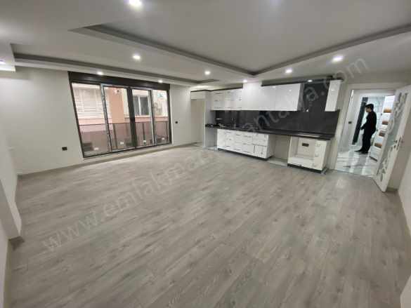 Güllük Ptt Arkası Çok Geniş K Otoparklı 2+1 Satılık Daire Muratpaşa Deniz Mah