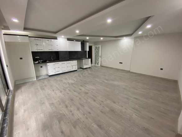 Güllük Ptt Arkası Çok Geniş K Otoparklı 2+1 Satılık Daire Muratpaşa Deniz Mah