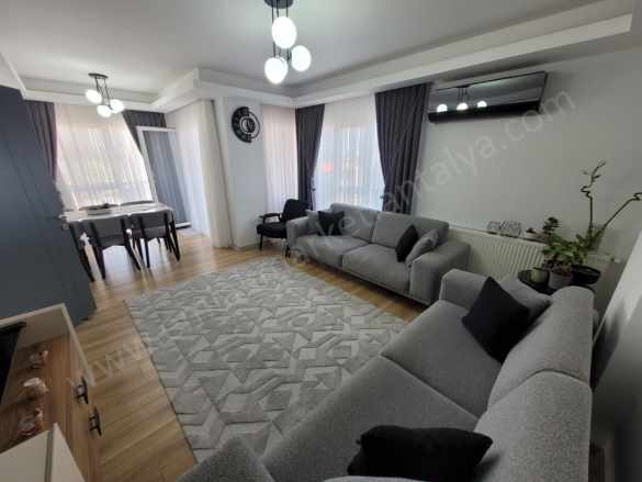 Hüsnü Karakaşta Site içinde Asansörlü 2+1 Arakat Geniş Ayrı Mutfak Satılık Daire Kepez Karakaş Mah